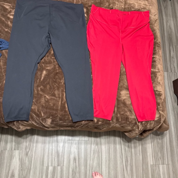 2 pairs of Women's size 20 Lululemon Leggings in black and Red - Picture 2 of 16